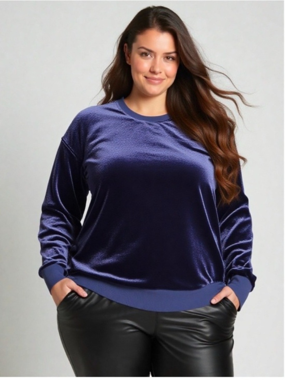 NWT oversized velvet crewneck sweatshirt
Soft and stretchy dark navy blue xl